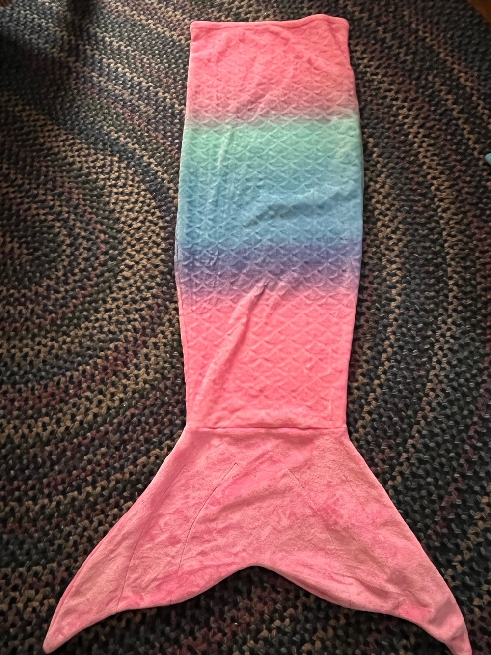Pink Gradient Mermaid Tail Blanket